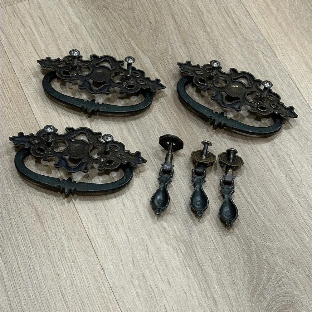 Vintage Ethan Allen Royal Charter Brass Drawer and Cabinet Pull Set